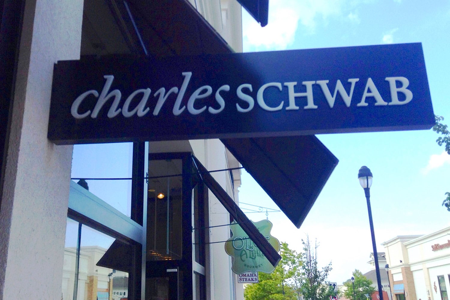 Charles Schwab Launches Singapore Office To Empower Investors Who Are  Underexposed To The US Market