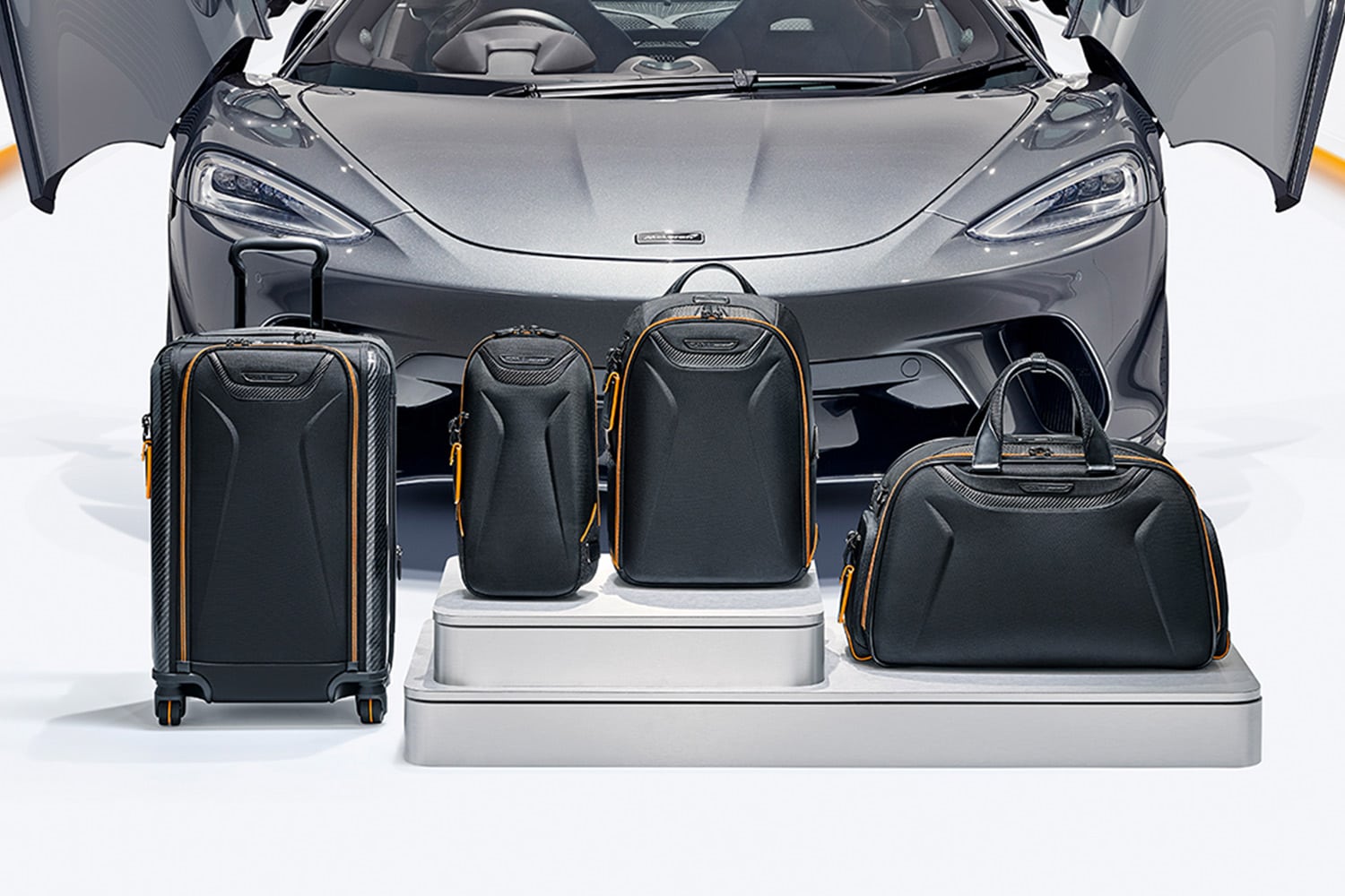 【新品】TUMI ケイデンコレクション 牛革メッセンジャーラージ 68370AS The Tumi x McLaren Luggage Collection Is a Jet-Setter's Must-Have